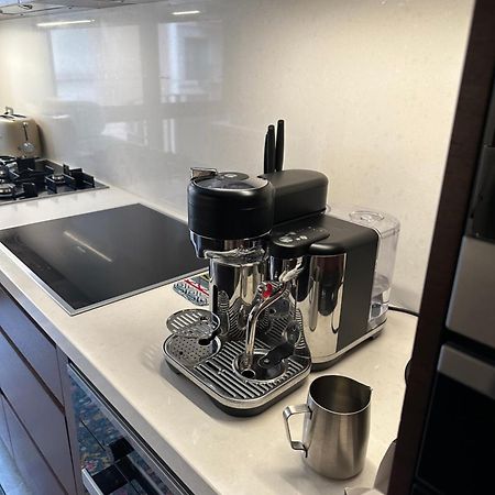 Private 1 Bed Accom With Bathroom In A 3 Bed Apartment - Melb Cbd, Regency Towers - Free Parking, Wifi And Pool Мелбърн Екстериор снимка