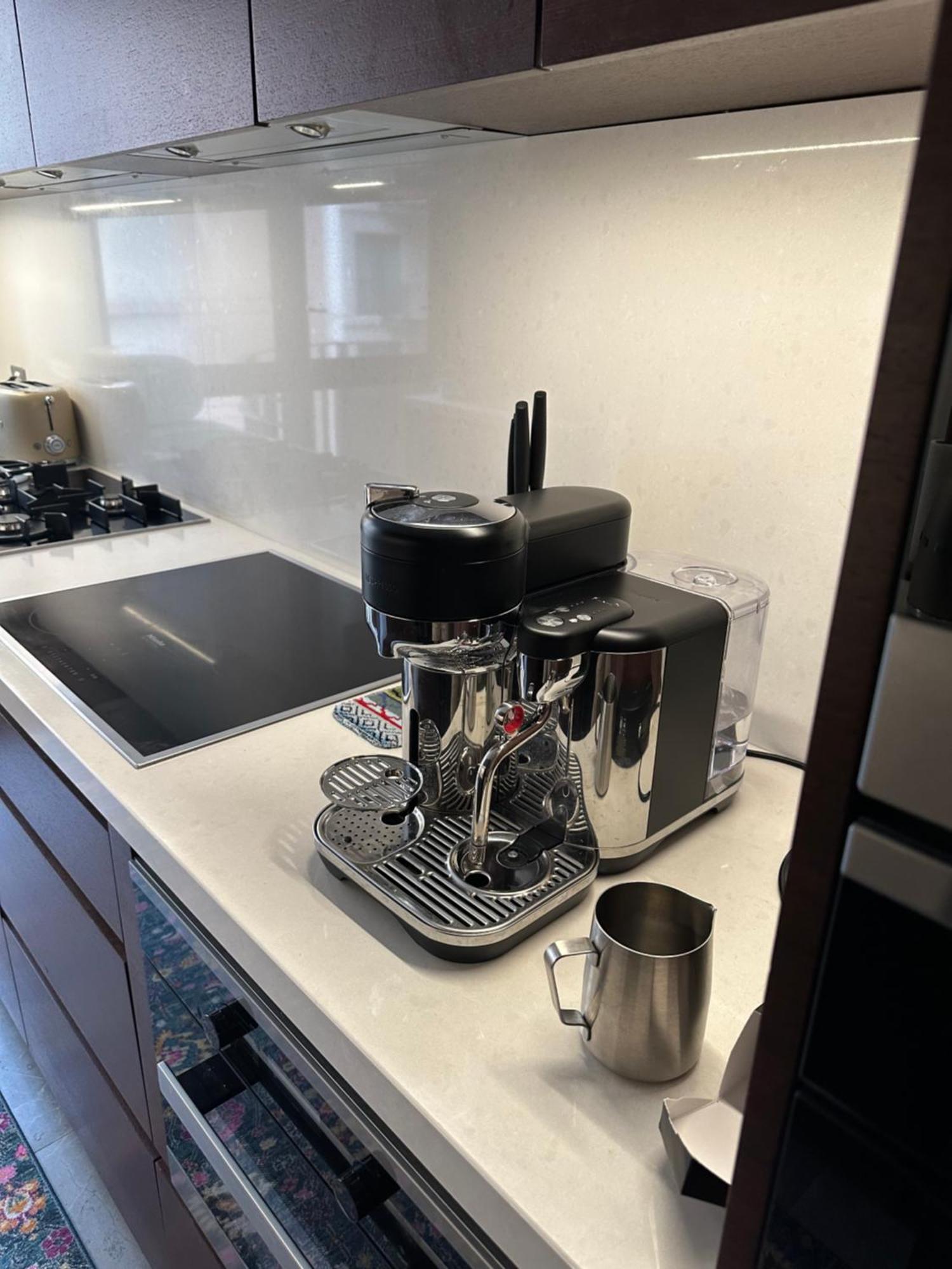 Private 1 Bed Accom With Bathroom In A 3 Bed Apartment - Melb Cbd, Regency Towers - Free Parking, Wifi And Pool Мелбърн Екстериор снимка