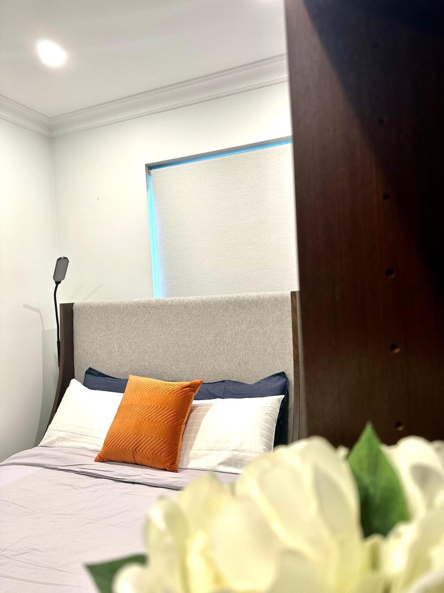 Private 1 Bed Accom With Bathroom In A 3 Bed Apartment - Melb Cbd, Regency Towers - Free Parking, Wifi And Pool Мелбърн Екстериор снимка